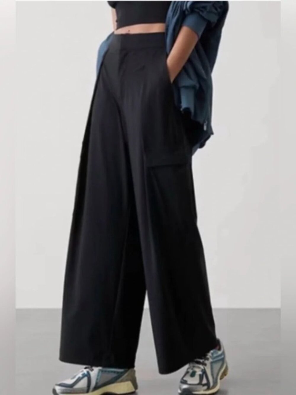NWT Athleta Pinnacle High Rise Cargo Pants in Black, Size 0 Petite